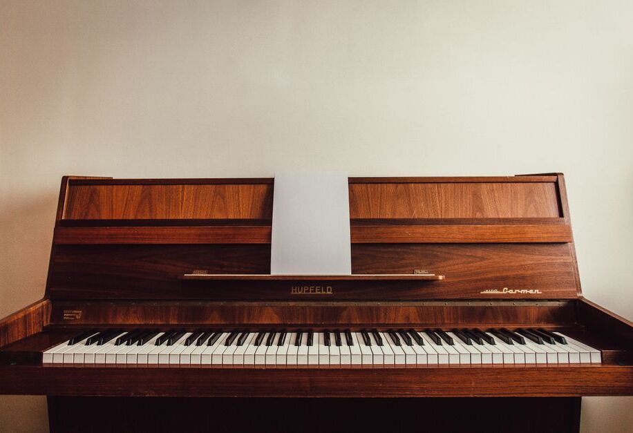 Houten piano