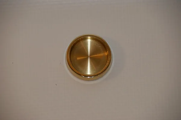 Sockels messing 50mm met krasvilt/ per stuk voor piano