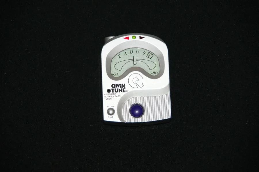 Gitaartuner Qwik tune automatic QT-11 met pitchpipe