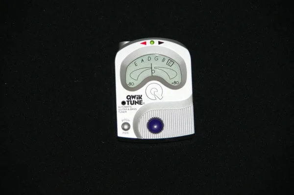 Gitaartuner Qwik tune automatic QT-11 met pitchpipe