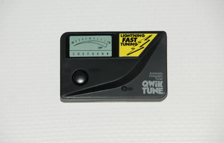 Gitaartuner Qwik tune automatic QT-9 met pitchpipe- chromatisch